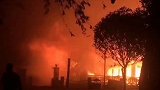 突发！丽江泸沽湖附近发生火灾  15间房屋被烧毁