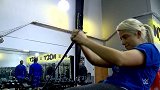 WWE-17年-小公主布里斯素颜出镜接受拉力绳训练-专题