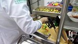 中超-17赛季-舌尖上的中超 国安厨师阵容中西合璧烹饪佳肴引记者点赞-专题