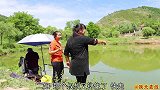 老爸花块钓条斤重大青鱼，霞姐手起刀落一锅炖，看着就想吃