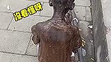 这是个小孩吗，干嘛呢