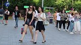 妹子嘴角上扬的样子真好看，好甜好甜的笑容