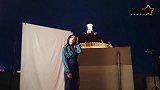 姚晨手捧蛋糕过“18岁”生日 小土豆友情出镜笑成表情包