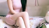 丝袜与长腿很搭，搭出了优雅时髦