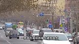 男孩在超市扶梯被狗咬伤，主人不管不顾直接离开了，家长怒报警！