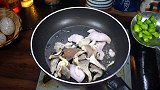 平菇炒肉的做法，简单又好吃的平菇炒肉，超级下饭