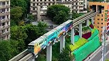 轻轨从8楼穿过，刀郎果真没有骗我们，穿越8楼的气车真实存在！