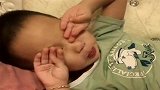 终于知道儿子睡觉为啥流鼻血了，眼前这一幕，真是哭笑不得啊