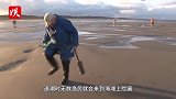 赶海遇到“怪鱼”，浑身蓝色长着翅膀，网友：有毒？