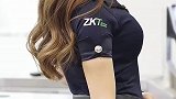 车展上，还没见过这么漂亮的安检人员呢