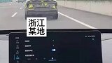 路上遇到奇怪小车，在前面疯狂别车
