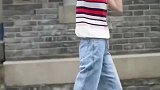 终于有个盯着我看的小姐姐了