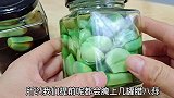 腌腊八蒜时，只放醋就错了，教你饭店不外传的技巧，3天就变绿