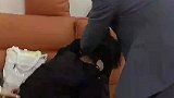 自家亲姐弟在家打架，才过一秒钟又干上了
