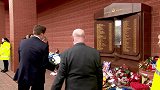 希尔斯堡惨案30周年纪念日 纪念碑满是鲜花围巾