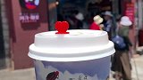 大昭寺门前铺满阳光，来一杯甜茶，我们聊着过往。