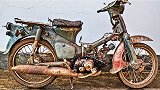 大叔买下一台1990年摩托车，拆卸零件翻新后，结果赚大了！
