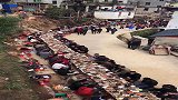 百米长的长桌宴，菜色丰富