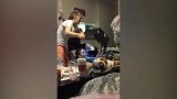 这真是个狠人啊，叫醒的方式就是不一样，牛啊！