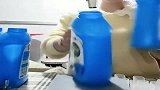 看完這一幕才知道，生活中用的洗衣液，是這样灌装的！