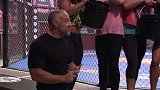 UFC-14年-UFC大老板洛伦佐湿身穿越万千女郎 成功挑战冰桶浇灌-花絮