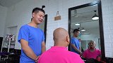 小伙为拿高薪投靠表弟当理发师，不料得罪顾客害表弟赔得倾家荡产