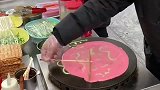 河南小伙街头卖创意煎饼，让人心中一暖，赶紧买个煎饼去表白吧！