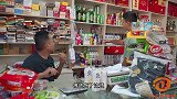 5元气泡水小伙非要卖10元，套路美女砍价买水，结果直接1元卖