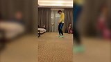 成功不无道理 老而弥坚的汪嵩在家颠球锻炼脚感
