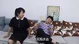 哥哥让妹妹去买饮料喝，结果被妹妹捉弄惨了