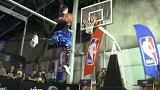 篮球-17年-白乔丹巴西上演疯狂扣篮秀 吃瓜群众膝盖已碎-专题