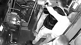 男子公交车上突然“发狂”殴打司机和乘客被刑拘