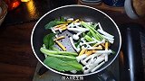 海鲜菇需要焯水吗，像我这样做的海鲜菇炒菜心不需要焯水