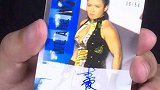 WWE首位中国女选手 李霞50编签字卡开出