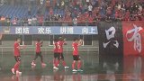 中超-17赛季-不要放弃战斗到底 冷雨夜辽足球员谢场获球迷鼓励-花絮