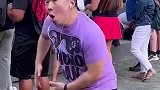 每个路人的脸部表情