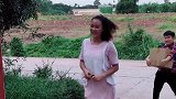 四川搞笑喜剧；易老幺帮美女送货，结局太搞笑了