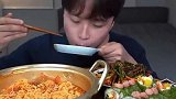 【Buddle】拉面紫菜包饭泡菜，小哥哥吃得也太香了吧！