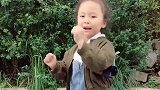 宝贝又在跳舞了，真的好可爱呀