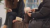 喂棒棒糖的姐姐好像惹小姐姐不开森了