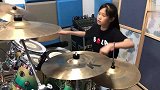 园园小美女架子鼓演奏闽南语金曲，别有一番韵味，好听养眼