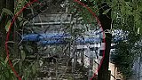 惊险！两男子深夜尾随女子到偏僻处 用衣服盖头抢劫