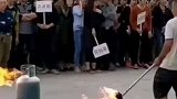 中国大妈灭火演习，根本没给灭火器机会