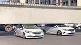 两辆轿车过高架桥被卡住，果然有卧龙的地方必有凤雏