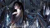 景甜时尚先生红毯亮相,金属感修身长裙好美,名媛的感觉有了