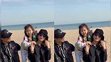 好幸福!章子怡晒汪峰背女儿游玩照 心疼老公旅途太累