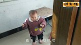宝妈和一岁宝宝玩捉迷藏，看看一岁宝宝是怎么找妈妈的！太萌了！