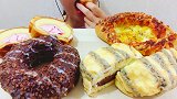 虎皮草莓奶油蛋糕卷、法式奶酪面包、巧克力蛋糕、巧克力甜甜圈