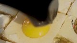 农村美食豆腐里加个鸡蛋，10分钟就可以出锅，吃起来真过瘾