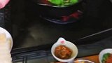 丽江客栈掌柜带你去，找一个丽江本地人吃的美食！